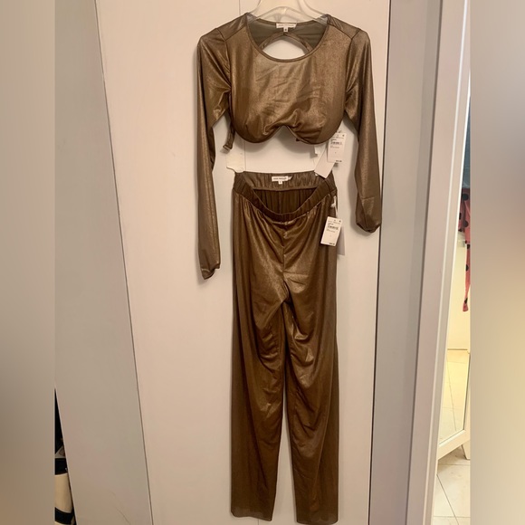 Good American mocha foil crop top with underwire and matching mocha foil pants - Picture 4 of 7